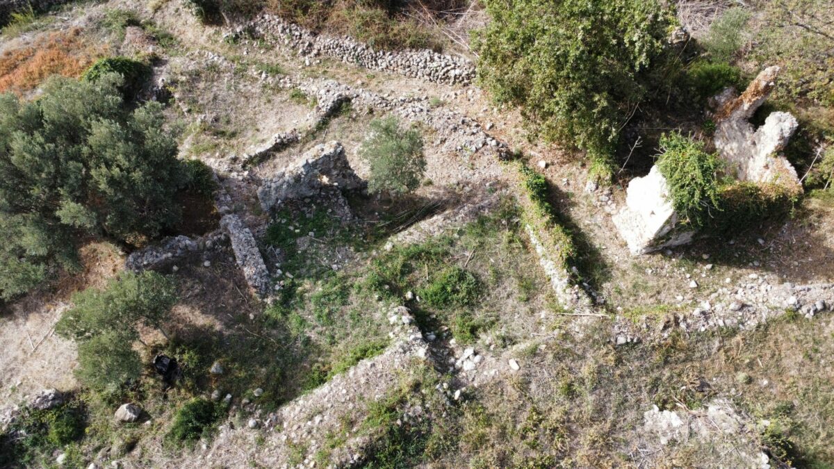 Particolare degli edifici del sito della Grecia sotto al castello di Simeri