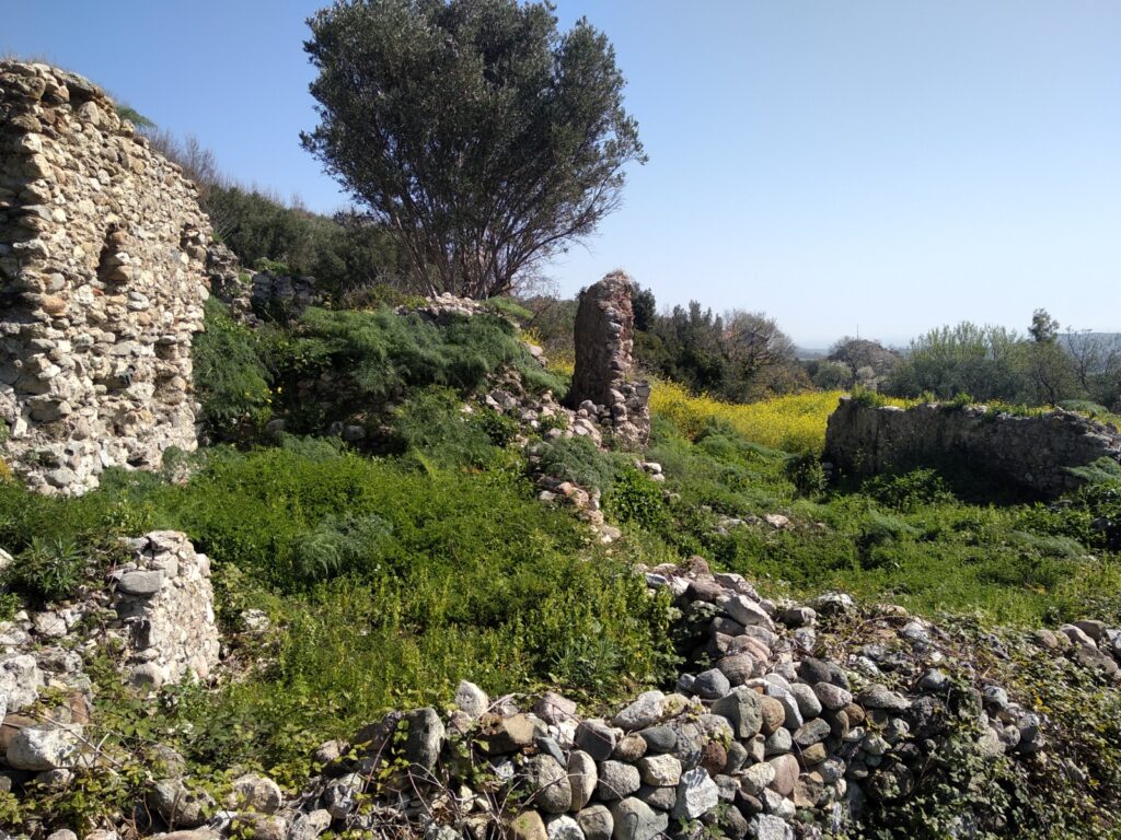 Particolare degli edifici del sito della Grecia sotto al castello di Simeri