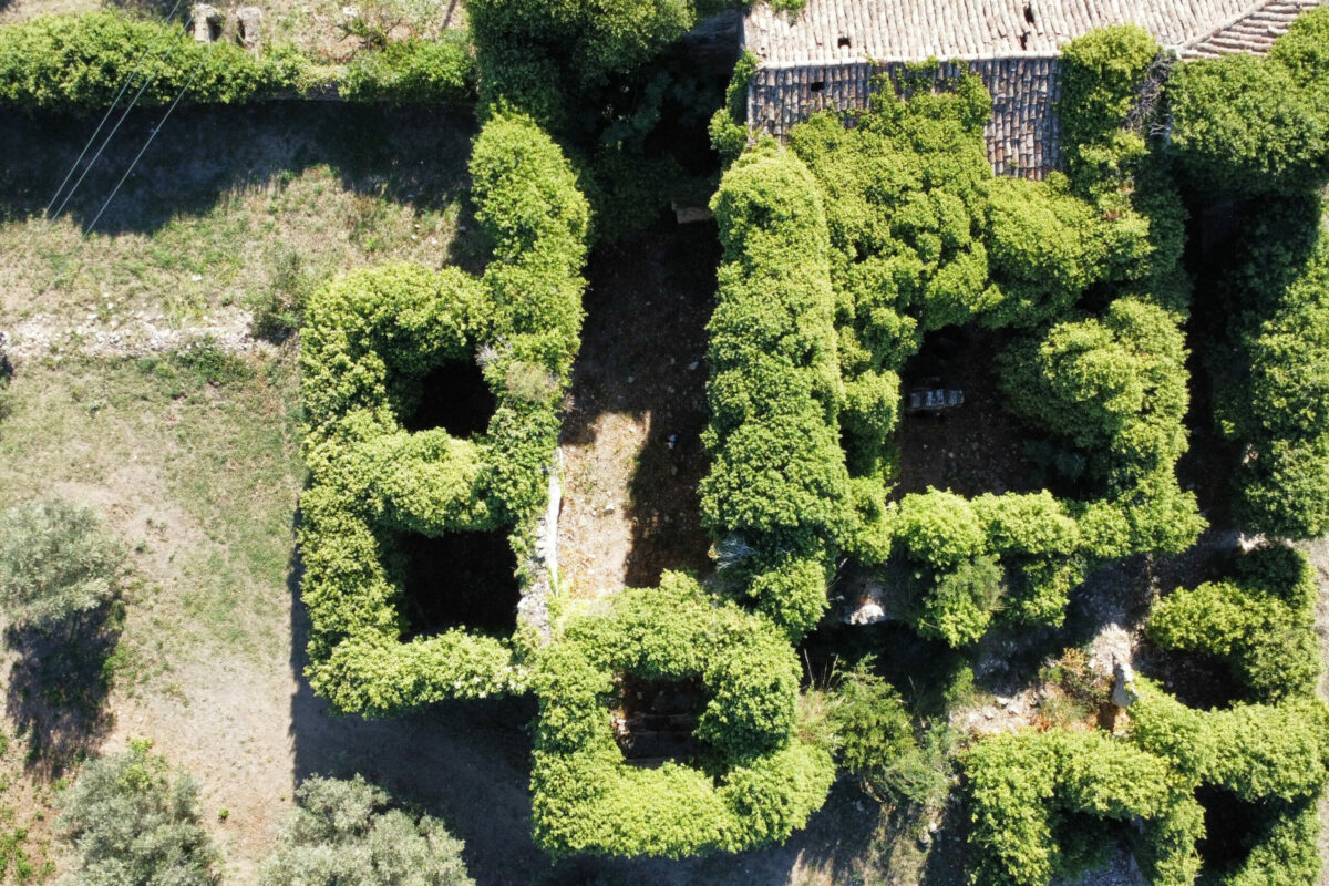 Particolare degli edifici del sito della Grecia sotto al castello di Simeri